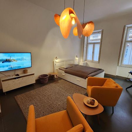 Stylish Holiday Art Apartment - Wifi & Great Location Budapest Exterior photo